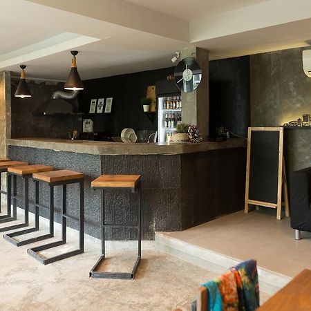 Revolution Hostel Asoke Bangkok Buitenkant foto