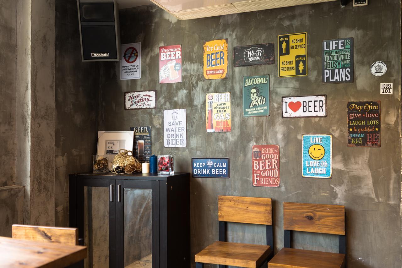 Revolution Hostel Asoke Bangkok Buitenkant foto