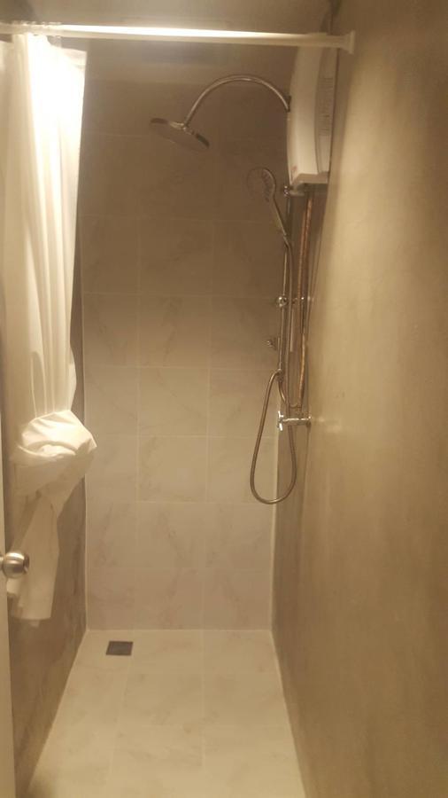 Revolution Hostel Asoke Bangkok Buitenkant foto