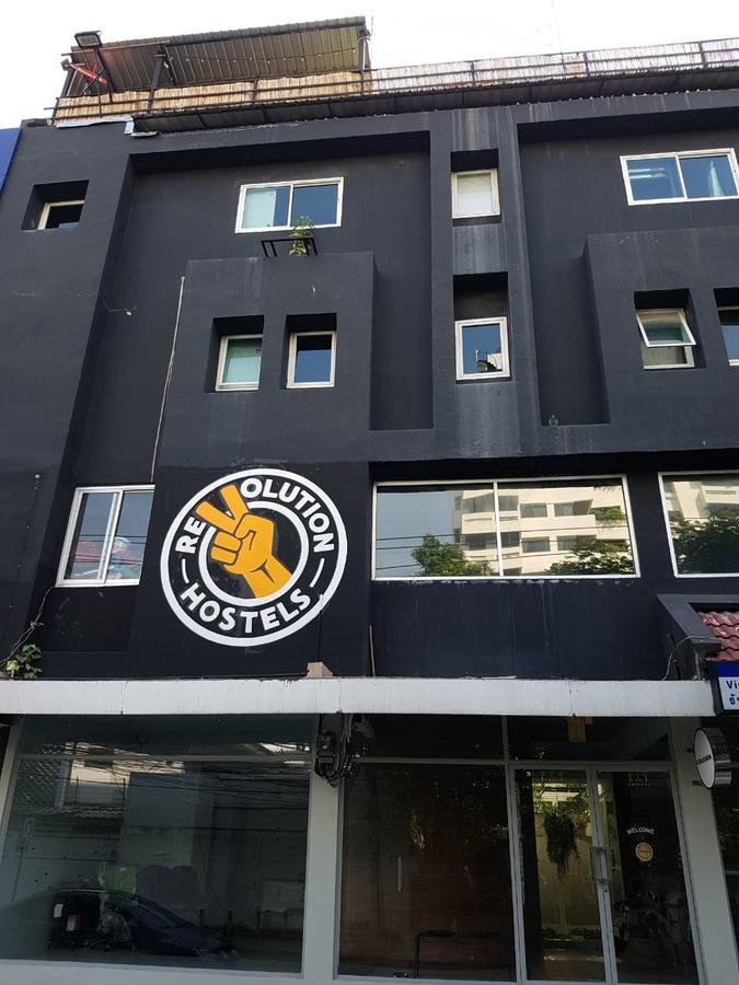 Revolution Hostel Asoke Bangkok Buitenkant foto