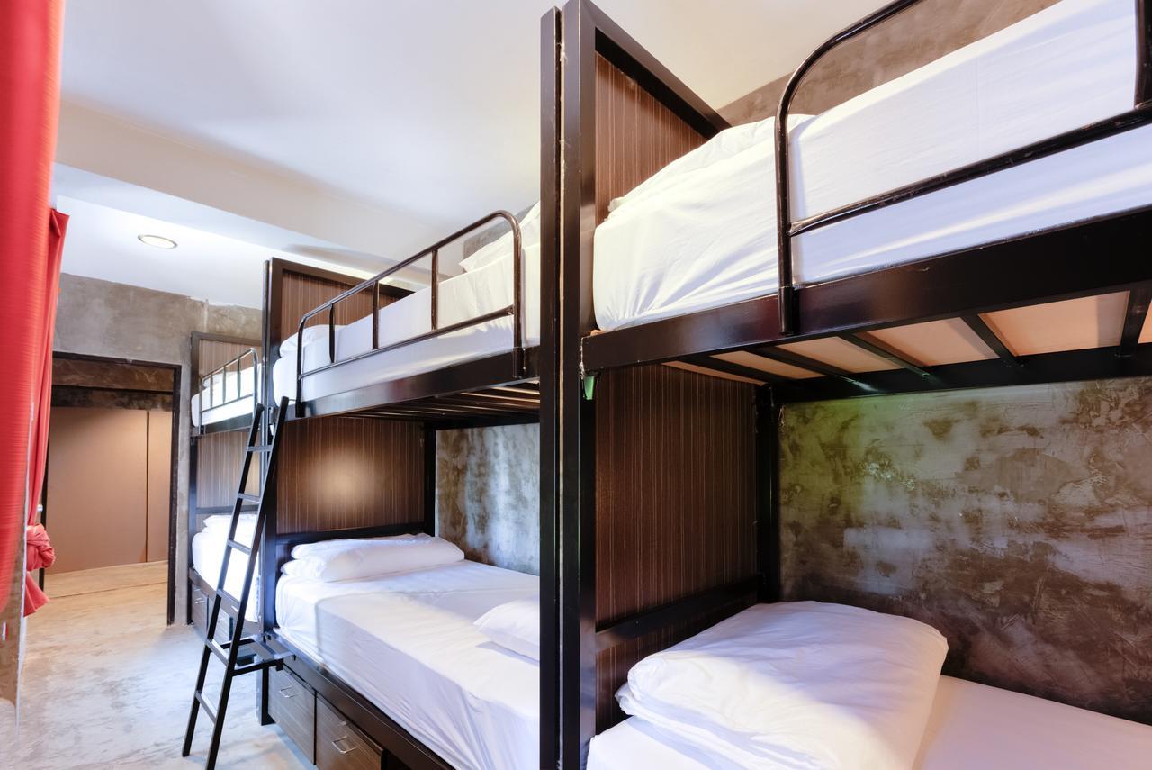 Revolution Hostel Asoke Bangkok Buitenkant foto